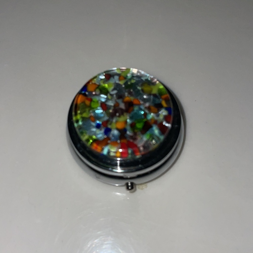 Lionve Sparkly Multicolored Pillbox Nwot - image 3